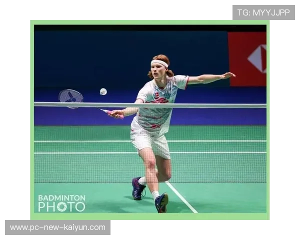 羽毛球女单突袭平抽得分气势十足